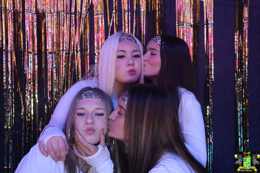 ../Images/Jeugd Opwarmbal Photobooth 371.jpg